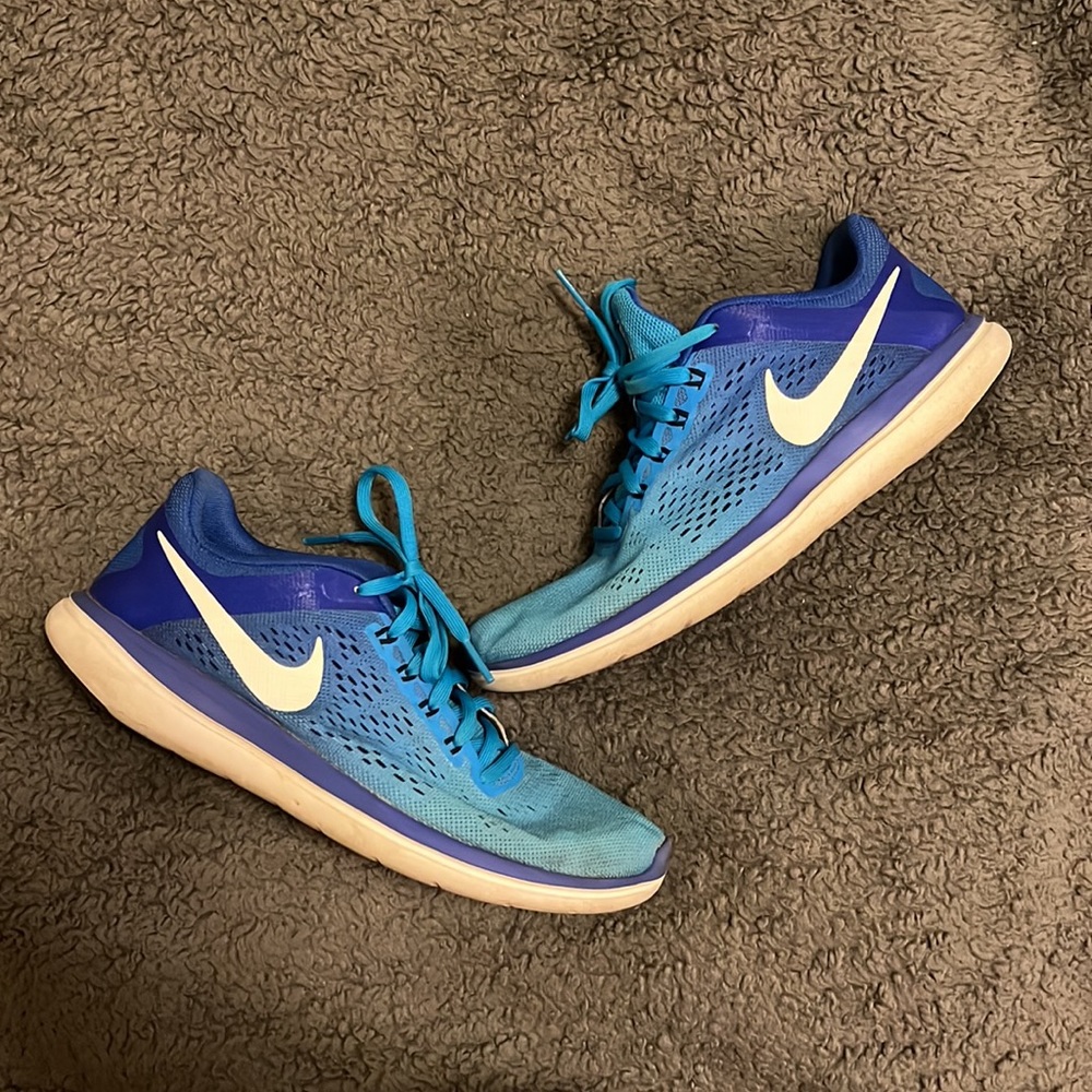 Nike flex running sneakers